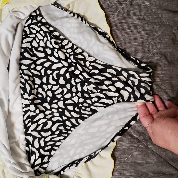 ❤️3/$30 - 2 piece swimsuit M top L bottom - Picture 8 of 16